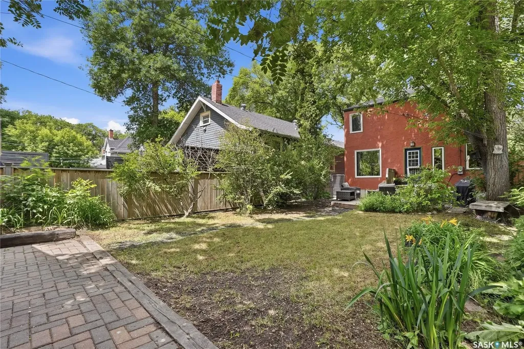 114 7th Street E Saskatoon SK S7H 0W8