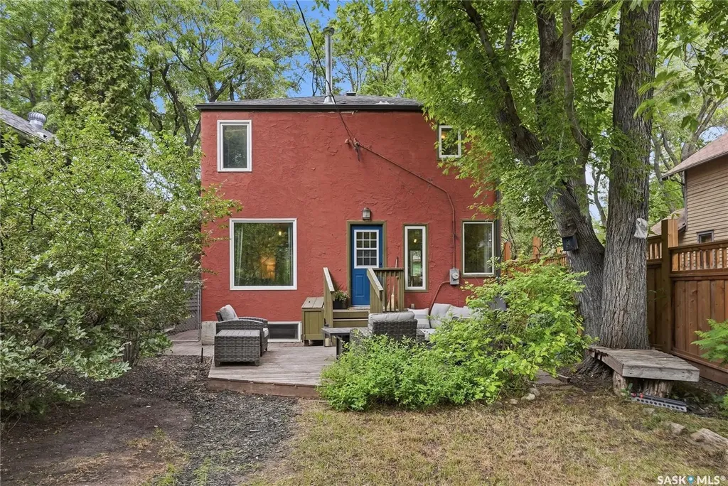 114 7th Street E Saskatoon SK S7H 0W8