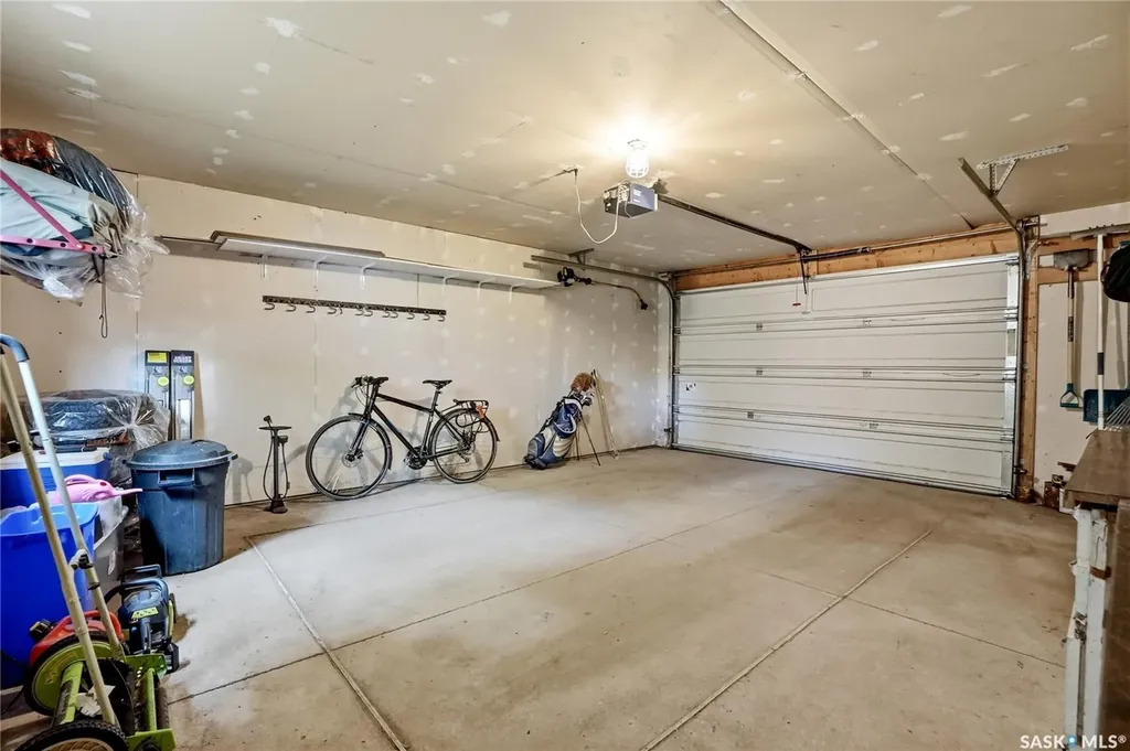114 7th Street E Saskatoon SK S7H 0W8