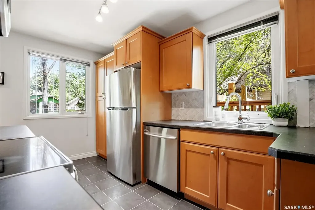 114 7th Street E Saskatoon SK S7H 0W8