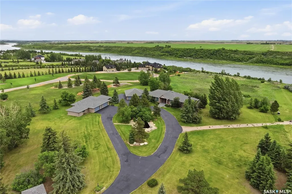 48 Cathedral Bluffs Road Corman Park Rm No. 344 SK S7P 1A3
