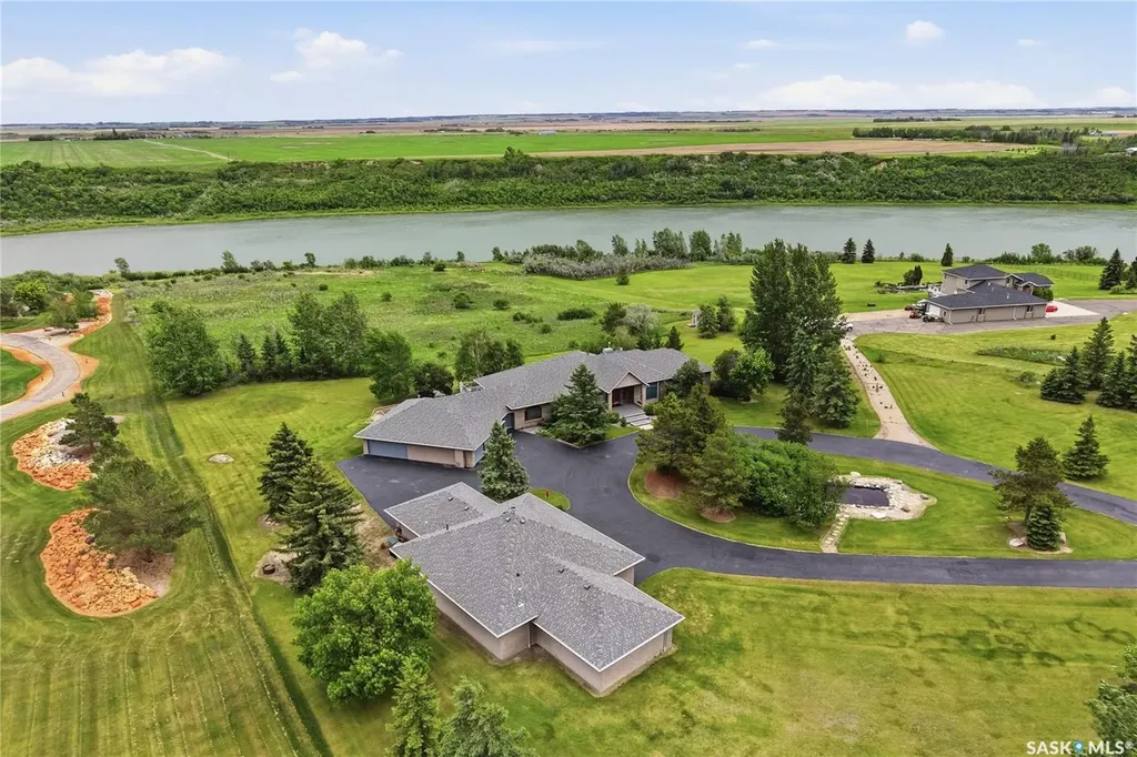 48 Cathedral Bluffs Road Corman Park Rm No. 344 SK S7P 1A3