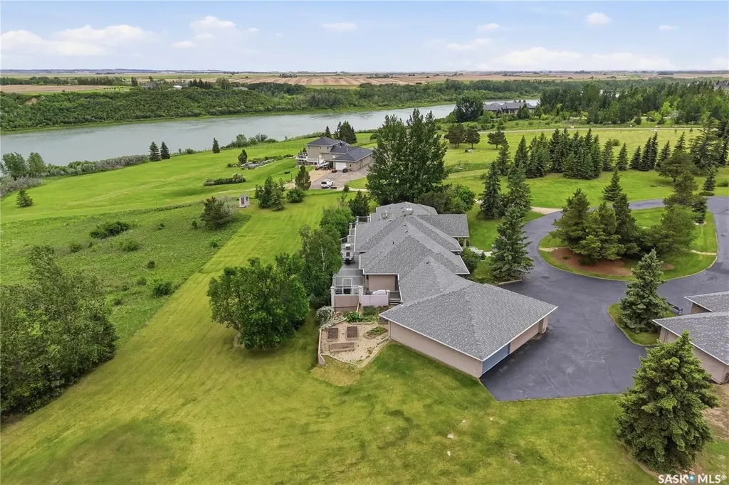 48 Cathedral Bluffs Road Corman Park Rm No. 344 SK S7P 1A3