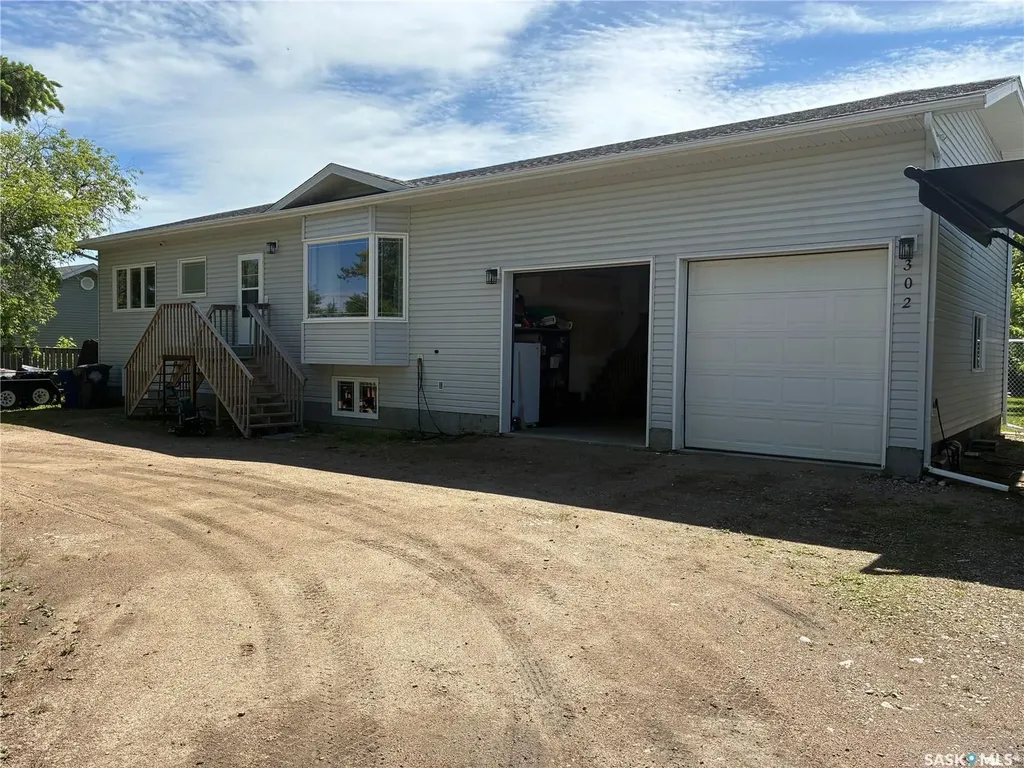 302 Centre Avenue Meadow Lake SK S9X 1H2