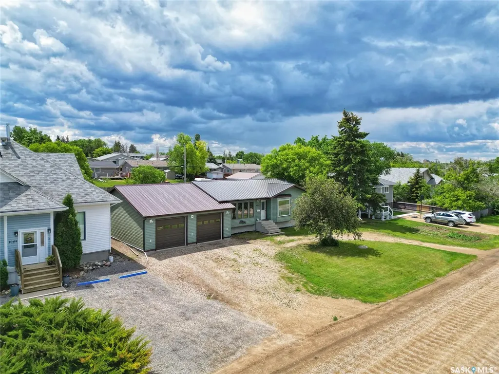 1037 Oxford Street E Moose Jaw SK S6H 7L4