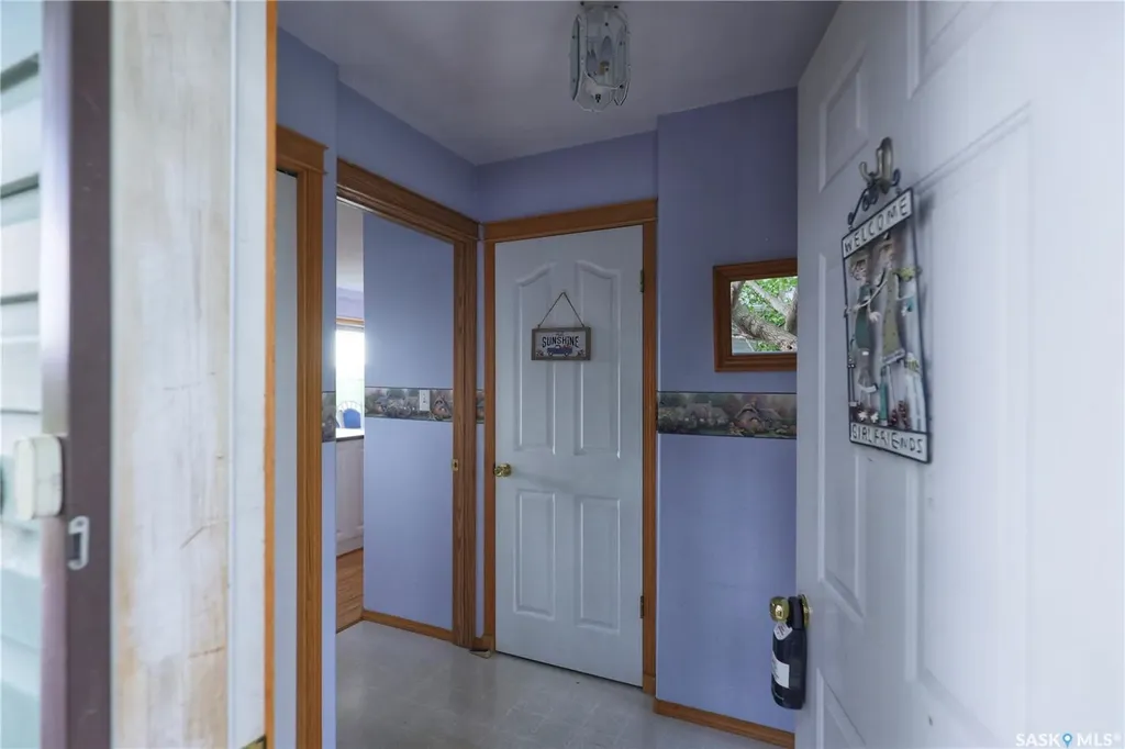 1037 Oxford Street E Moose Jaw SK S6H 7L4
