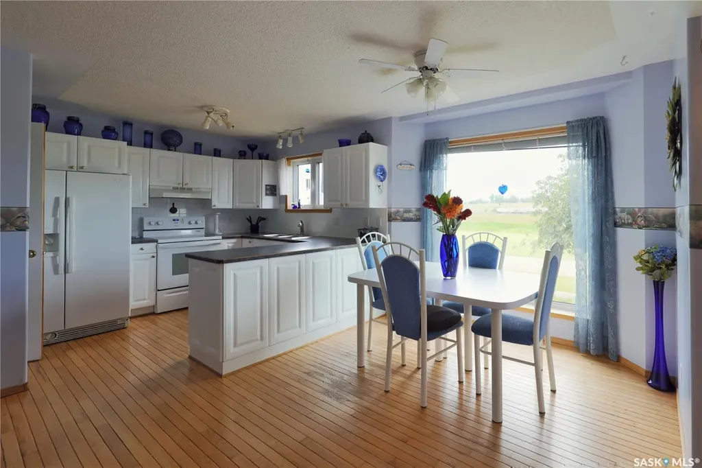1037 Oxford Street E Moose Jaw SK S6H 7L4