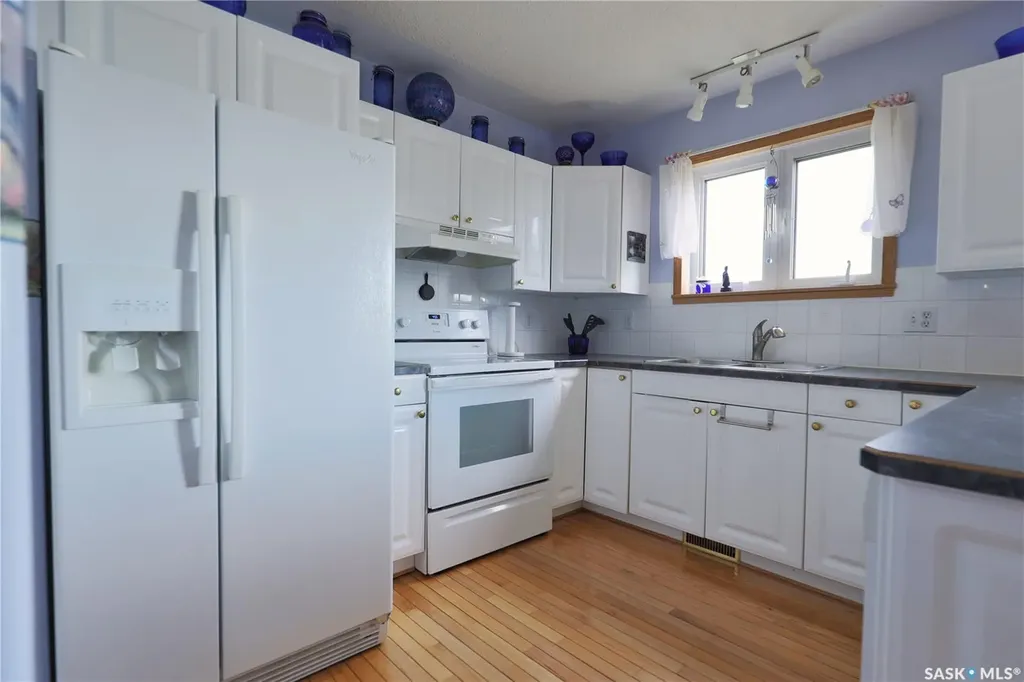 1037 Oxford Street E Moose Jaw SK S6H 7L4