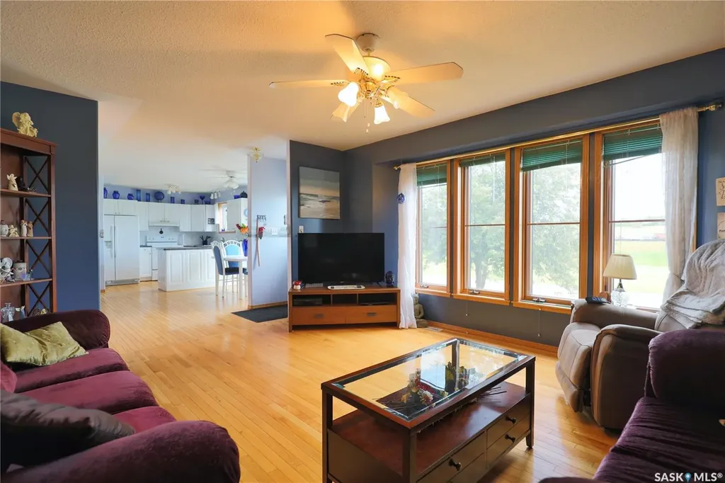 1037 Oxford Street E Moose Jaw SK S6H 7L4