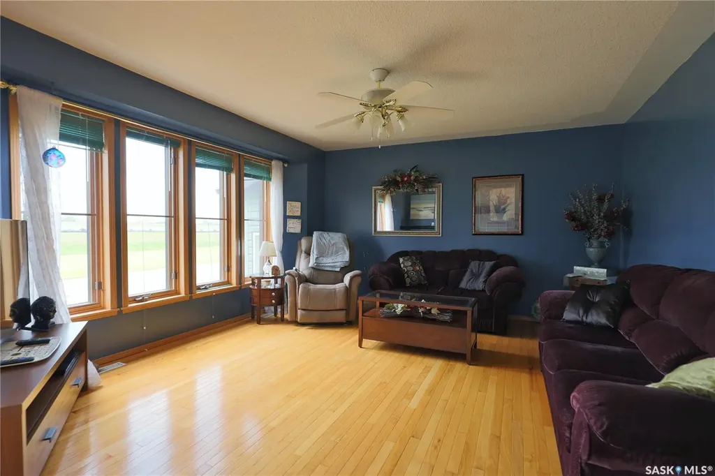 1037 Oxford Street E Moose Jaw SK S6H 7L4
