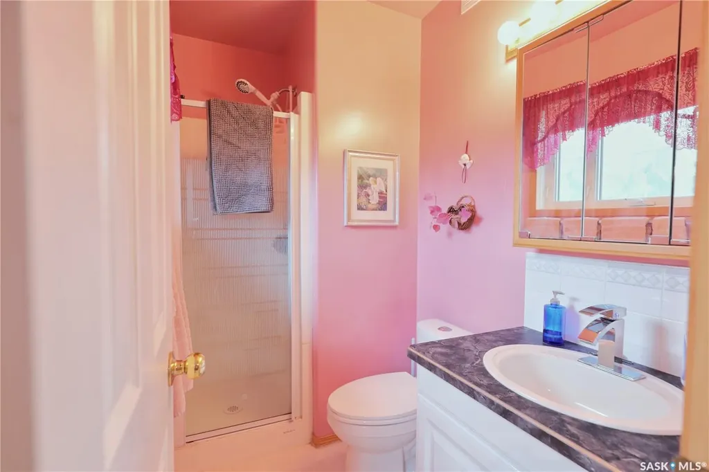1037 Oxford Street E Moose Jaw SK S6H 7L4