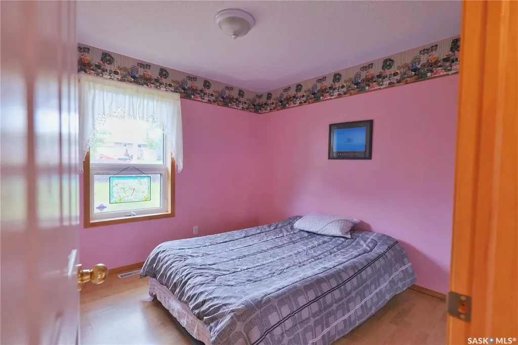 1037 Oxford Street E Moose Jaw SK S6H 7L4