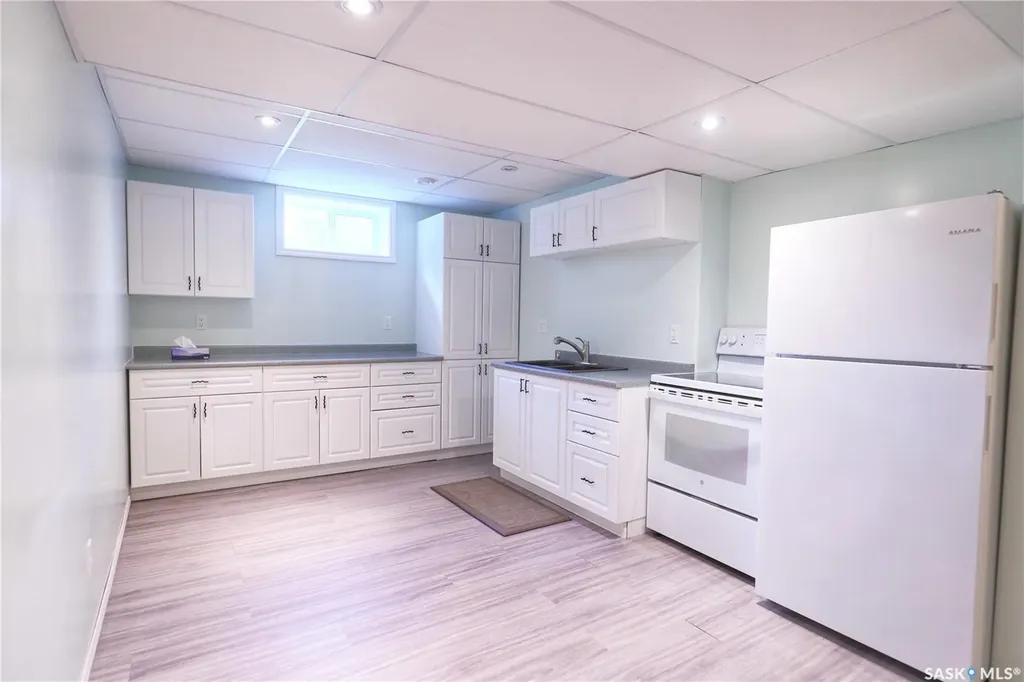 1037 Oxford Street E Moose Jaw SK S6H 7L4