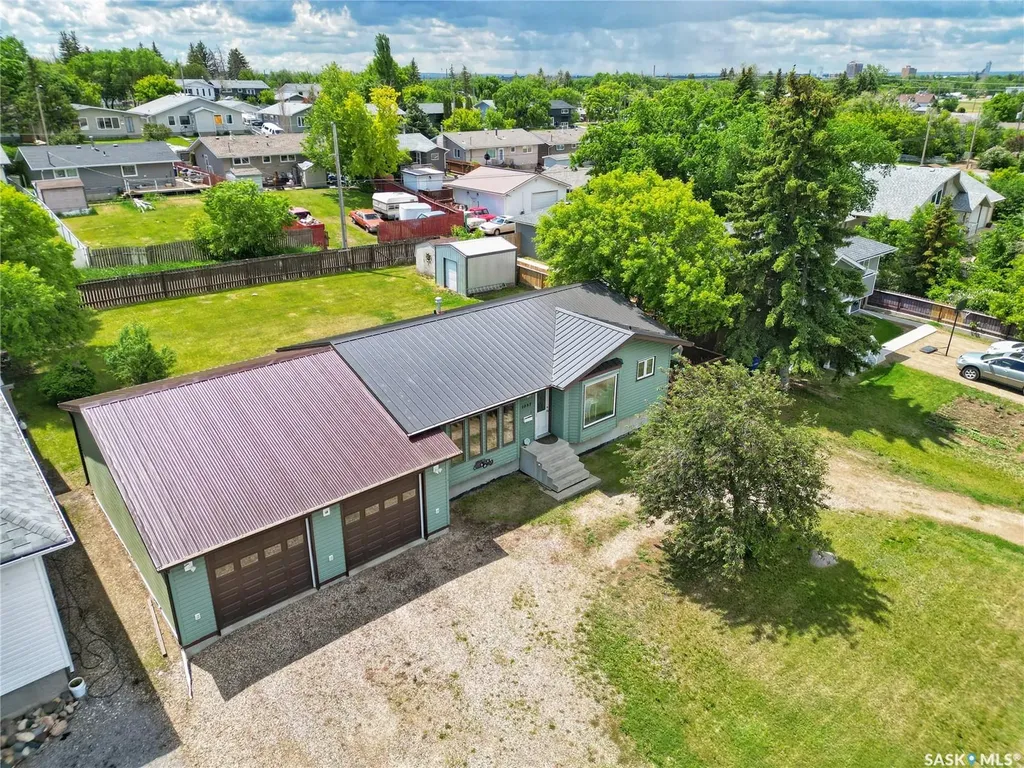 1037 Oxford Street E Moose Jaw SK S6H 7L4