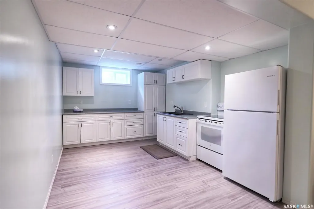 1037 Oxford Street E Moose Jaw SK S6H 7L4