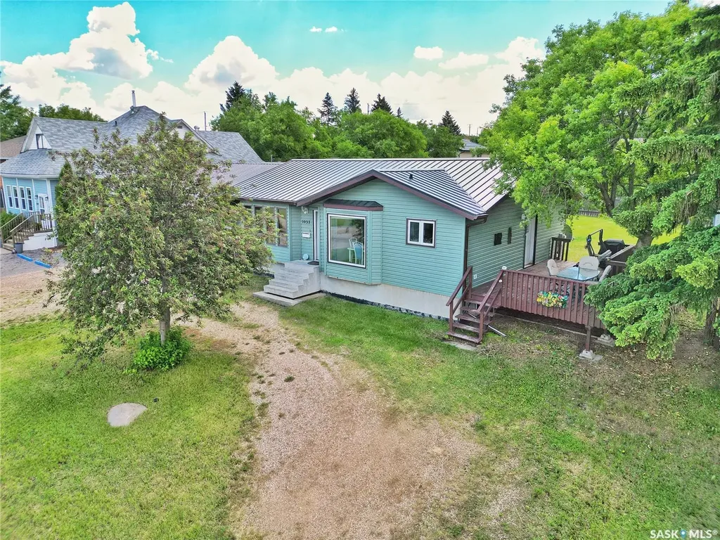 1037 Oxford Street E Moose Jaw SK S6H 7L4