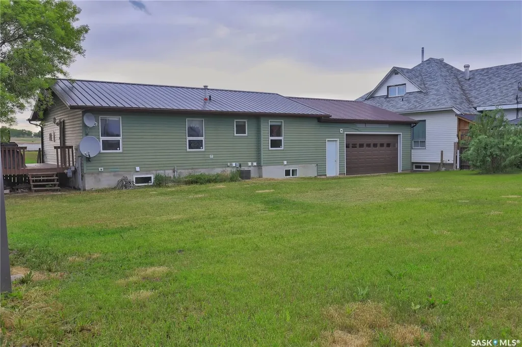 1037 Oxford Street E Moose Jaw SK S6H 7L4