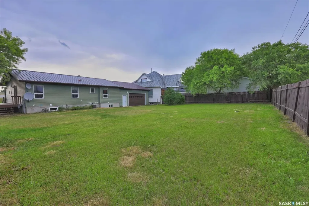 1037 Oxford Street E Moose Jaw SK S6H 7L4