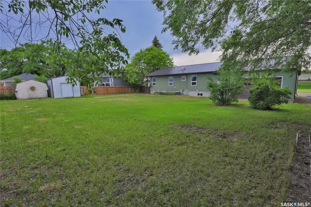 1037 Oxford Street E Moose Jaw SK S6H 7L4