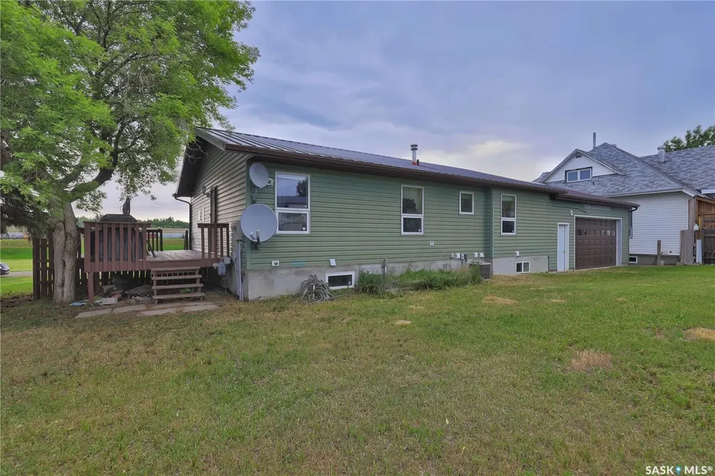 1037 Oxford Street E Moose Jaw SK S6H 7L4