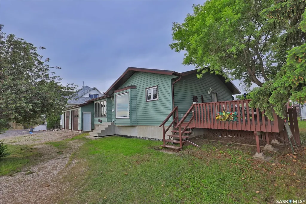 1037 Oxford Street E Moose Jaw SK S6H 7L4