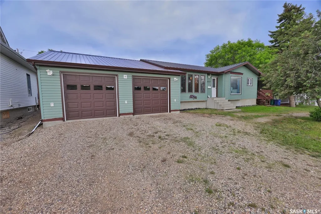 1037 Oxford Street E Moose Jaw SK S6H 7L4