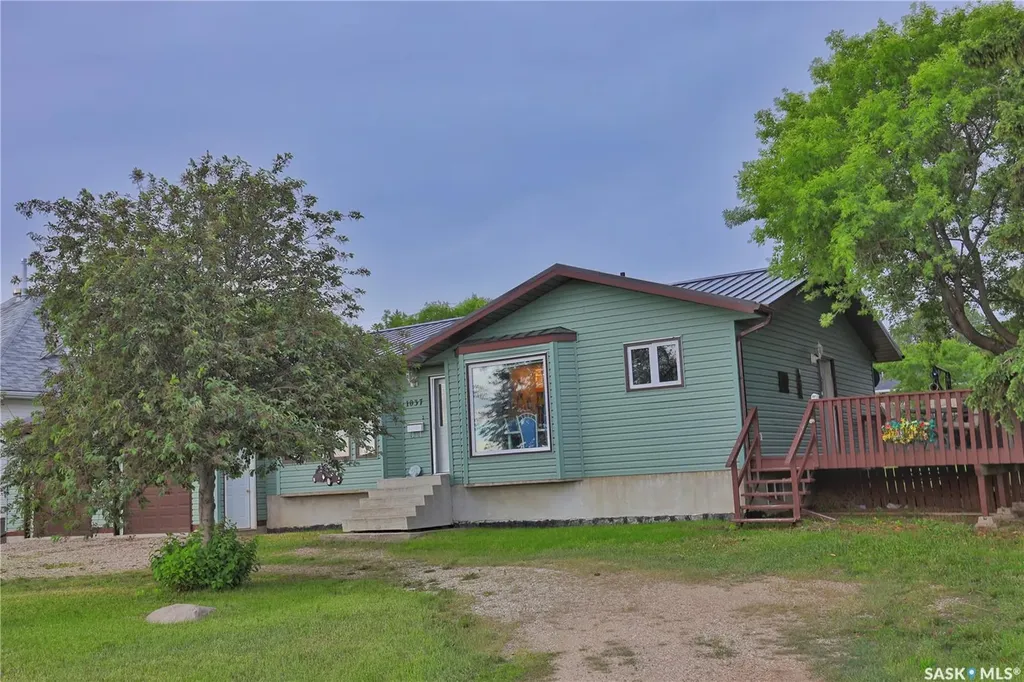 1037 Oxford Street E Moose Jaw SK S6H 7L4