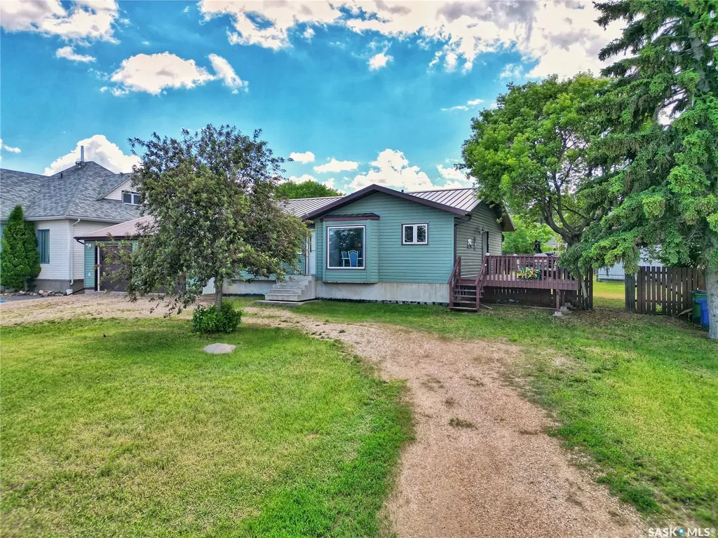 1037 Oxford Street E Moose Jaw SK S6H 7L4