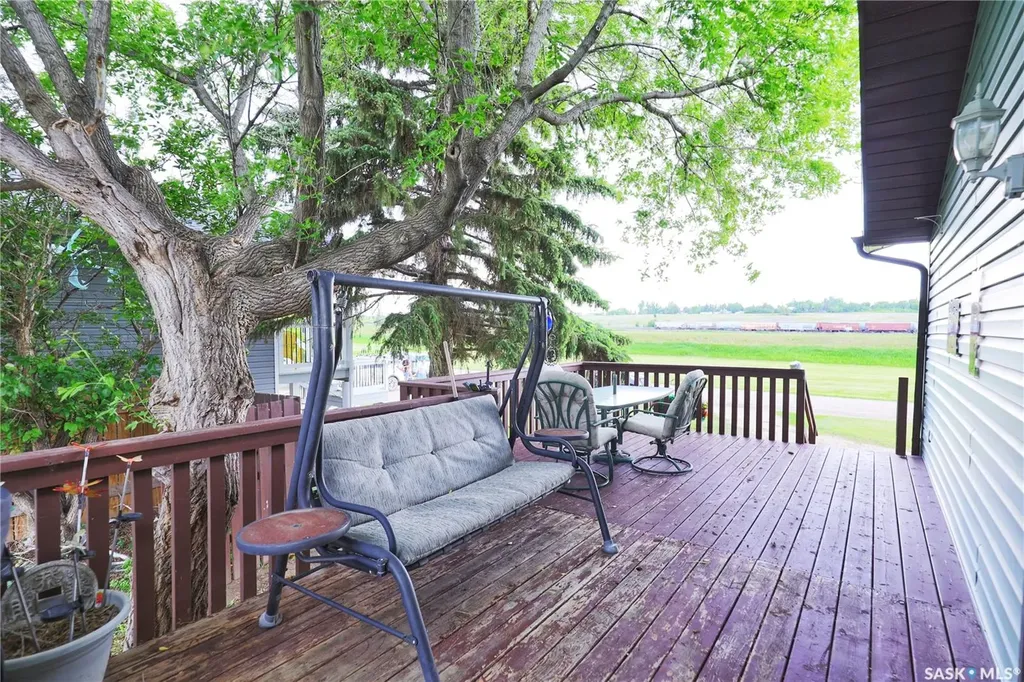 1037 Oxford Street E Moose Jaw SK S6H 7L4