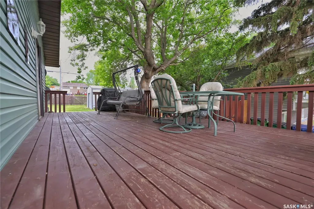 1037 Oxford Street E Moose Jaw SK S6H 7L4