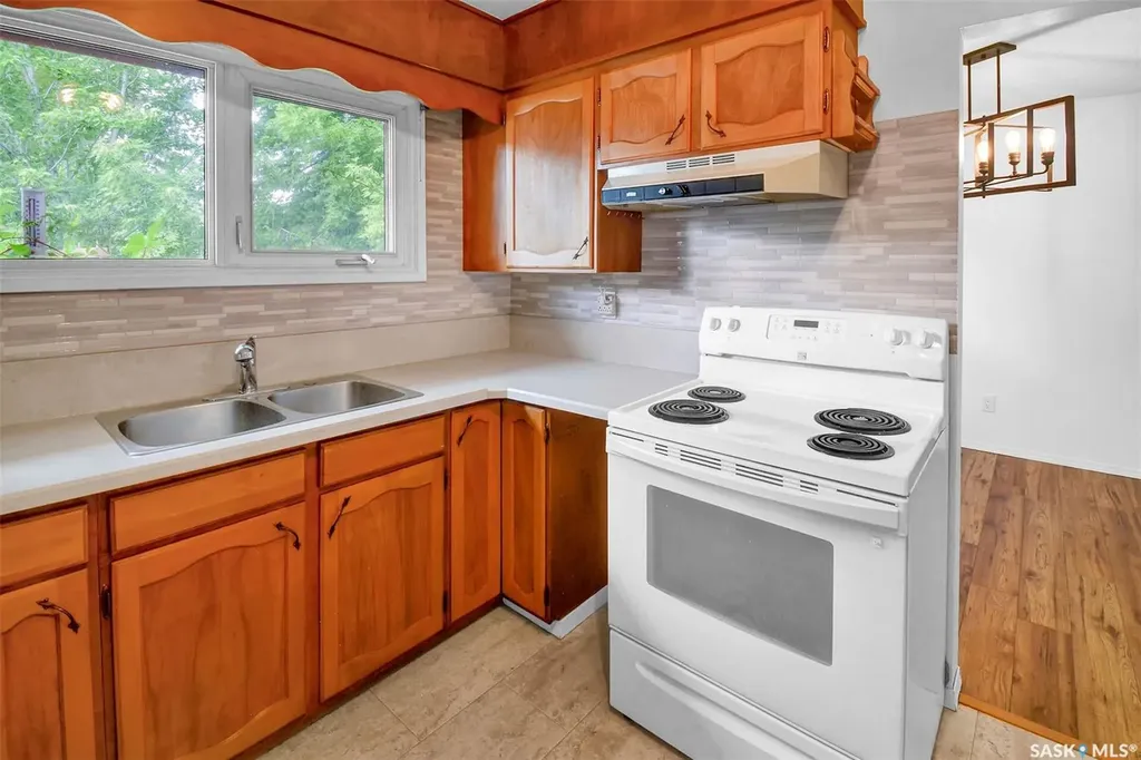 1882 Easthill Saskatoon SK S7J 3C3