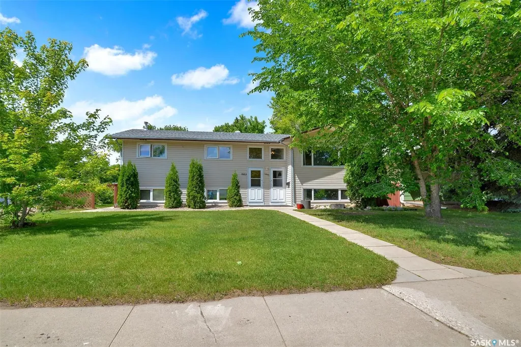 1882 Easthill Saskatoon SK S7J 3C3