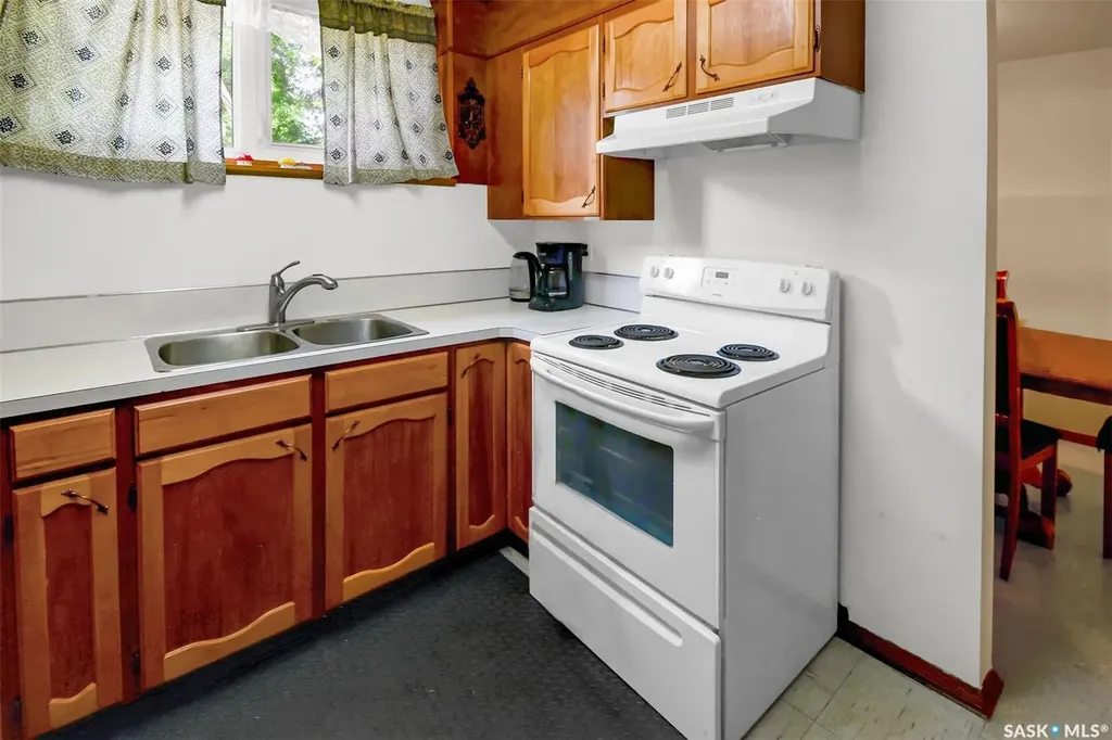 1882 Easthill Saskatoon SK S7J 3C3
