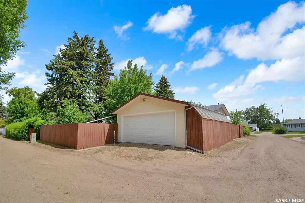 1882 Easthill Saskatoon SK S7J 3C3