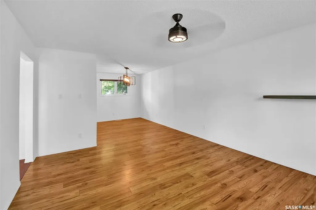1882 Easthill Saskatoon SK S7J 3C3