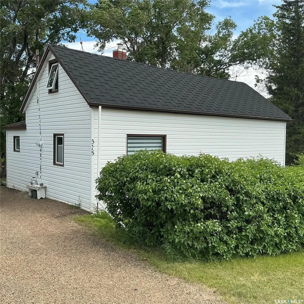 325 Centre Street Coronach SK S0H 0Z0
