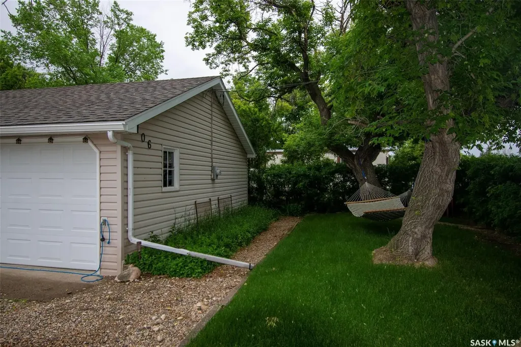 106 Nicoll Avenue Regina Beach SK S0G 4C0