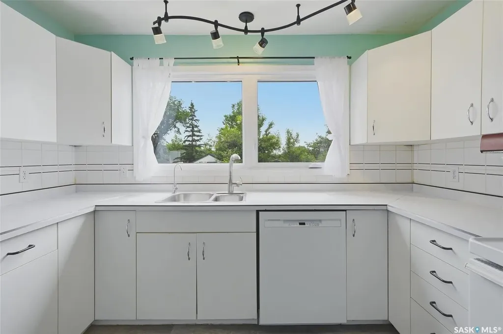 3009A 33rd Street W Saskatoon SK S7L 0X8