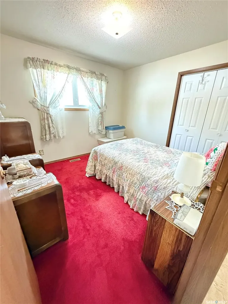 722 Washington Drive Weyburn SK S4H 3C8