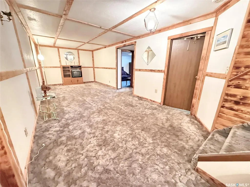 722 Washington Drive Weyburn SK S4H 3C8