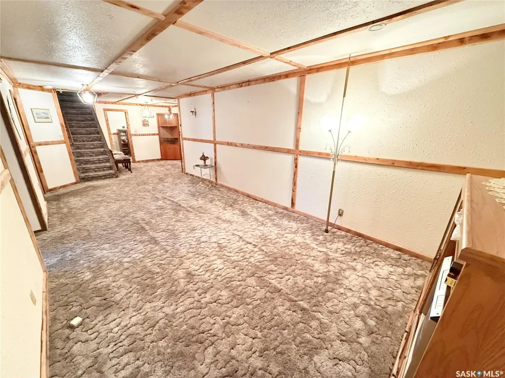 722 Washington Drive Weyburn SK S4H 3C8