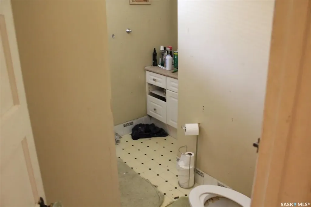 804 F Avenue N Saskatoon SK S7L 1W5