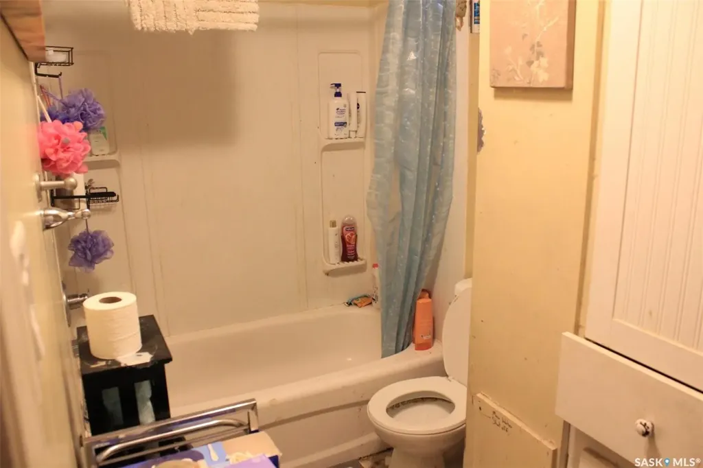 804 F Avenue N Saskatoon SK S7L 1W5
