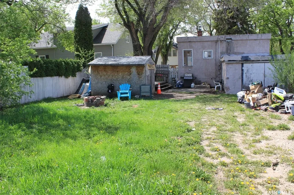 804 F Avenue N Saskatoon SK S7L 1W5