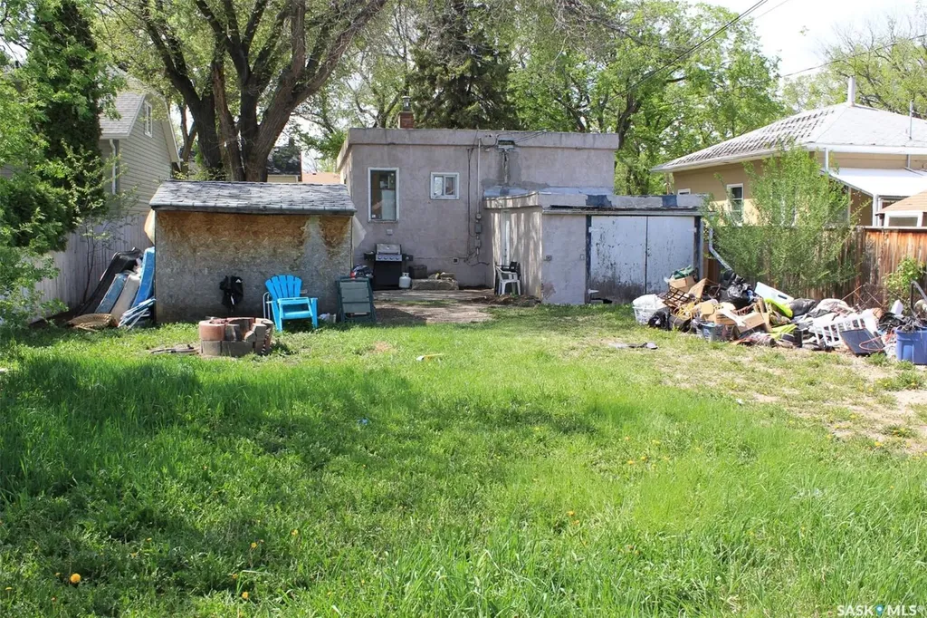 804 F Avenue N Saskatoon SK S7L 1W5