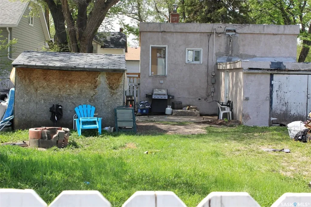 804 F Avenue N Saskatoon SK S7L 1W5