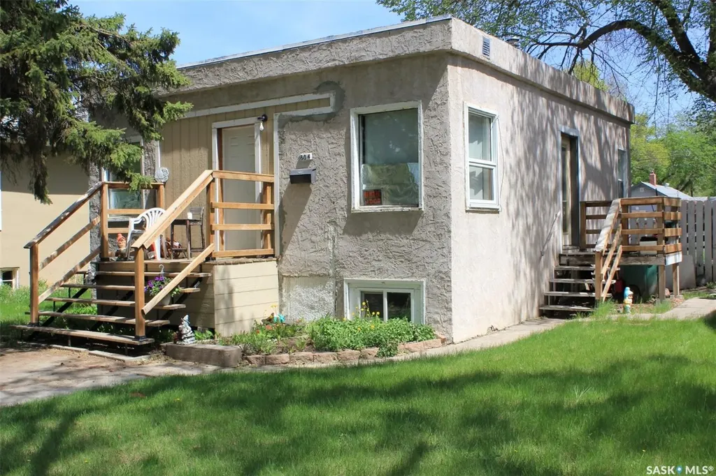 804 F Avenue N Saskatoon SK S7L 1W5