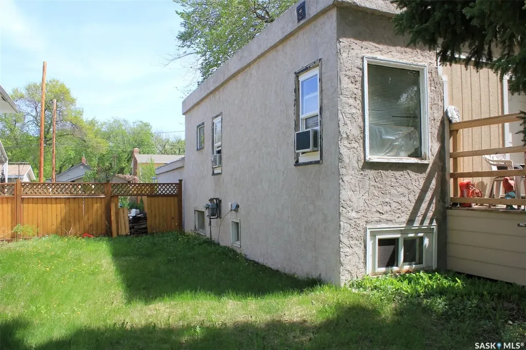 804 F Avenue N Saskatoon SK S7L 1W5
