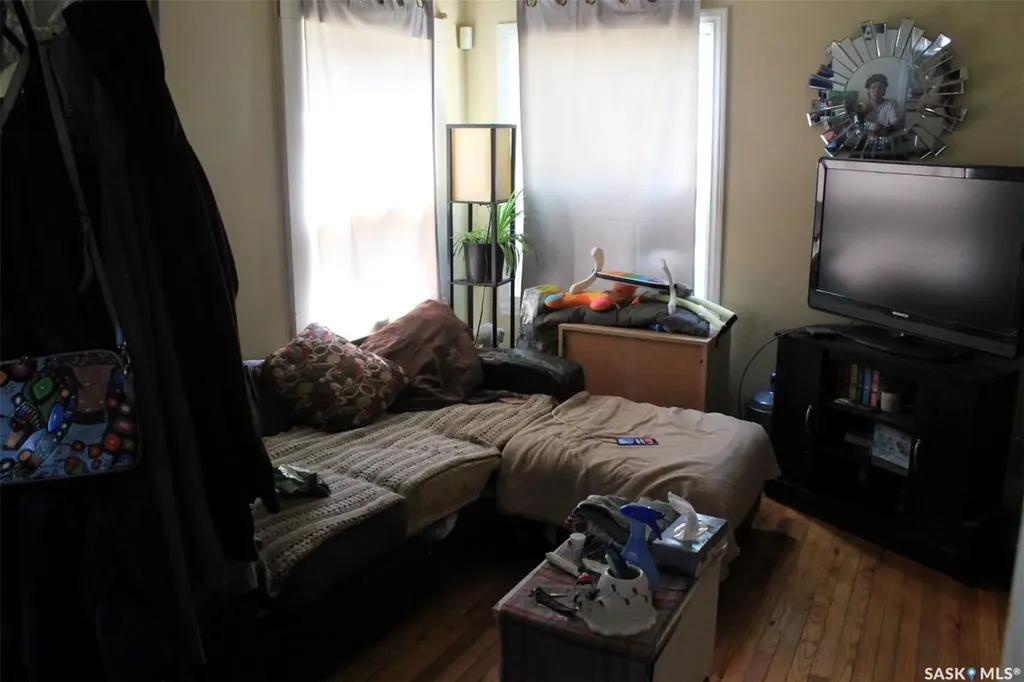 804 F Avenue N Saskatoon SK S7L 1W5