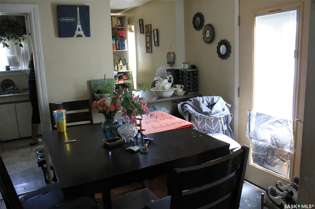 804 F Avenue N Saskatoon SK S7L 1W5